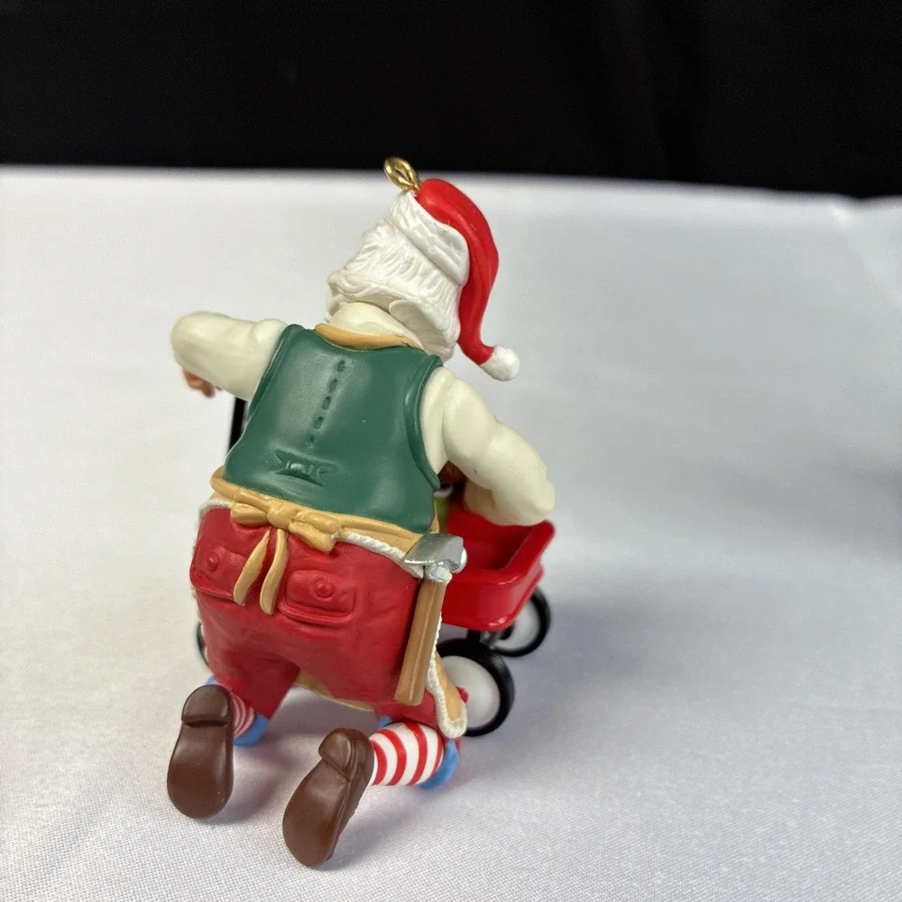 Hallmark 2004 Toymaker Santa Series 5 Keepsake Ornament QX8124 Multicolor